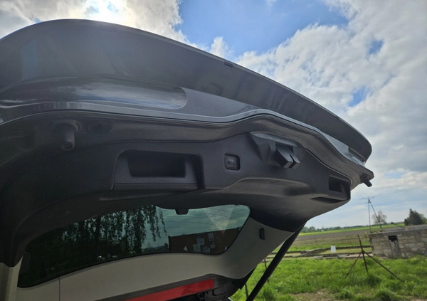Ford Mondeo cena 56900 przebieg: 240000, rok produkcji 2015 z Sulejówek małe 781